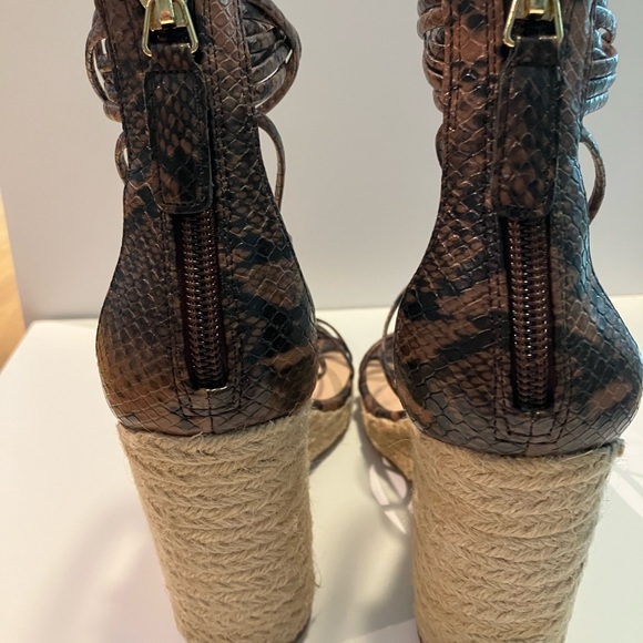 Jennifer Lopez wedges - Picture 6 of 10